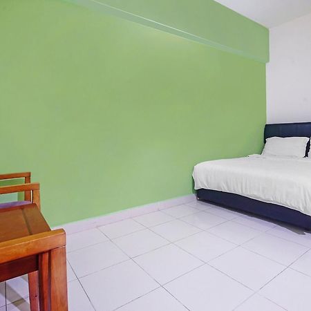 Hotel Night Queen Salak Tinggi Sepang Eksteriør bilde