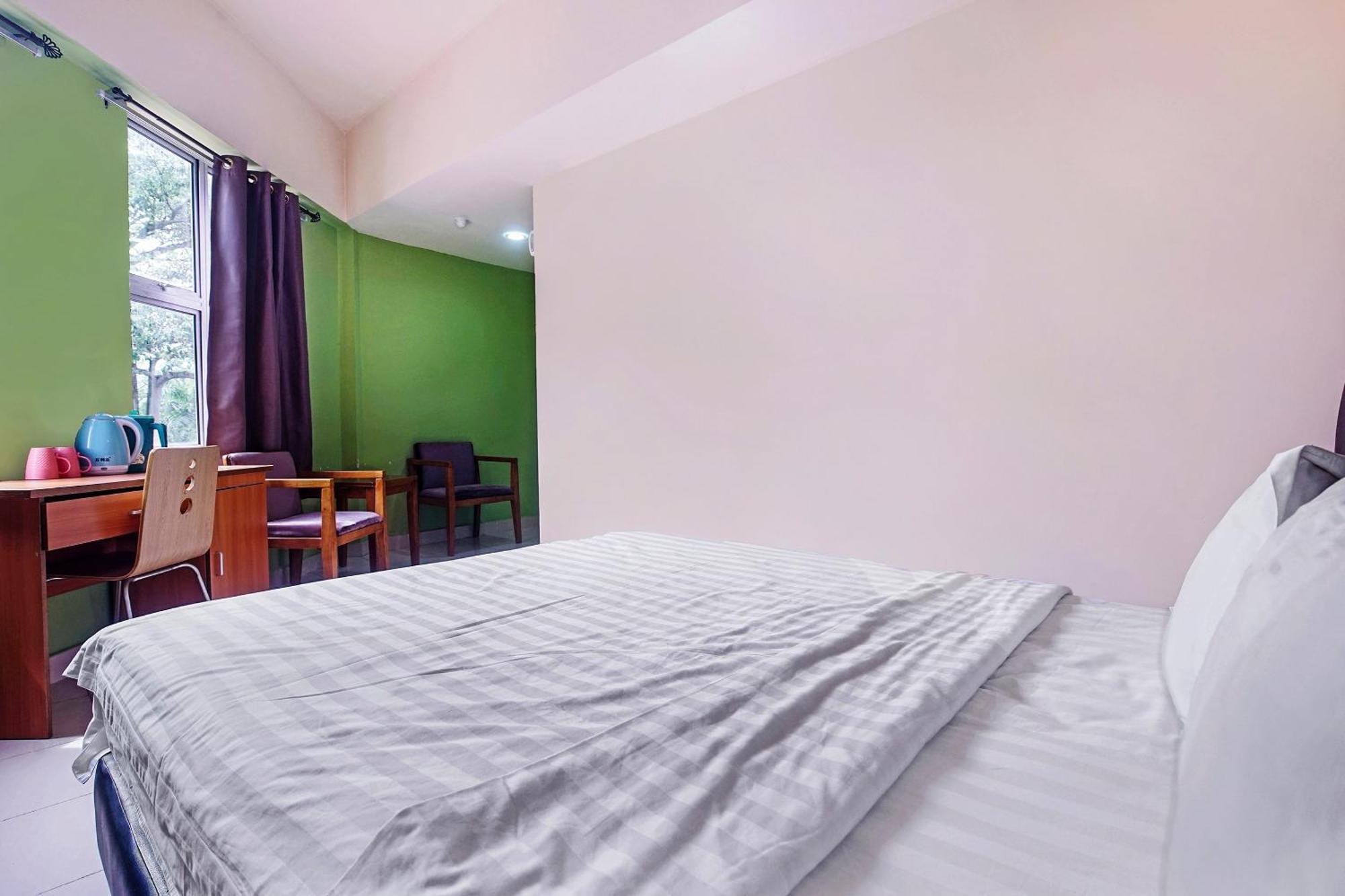 Hotel Night Queen Salak Tinggi Sepang Eksteriør bilde