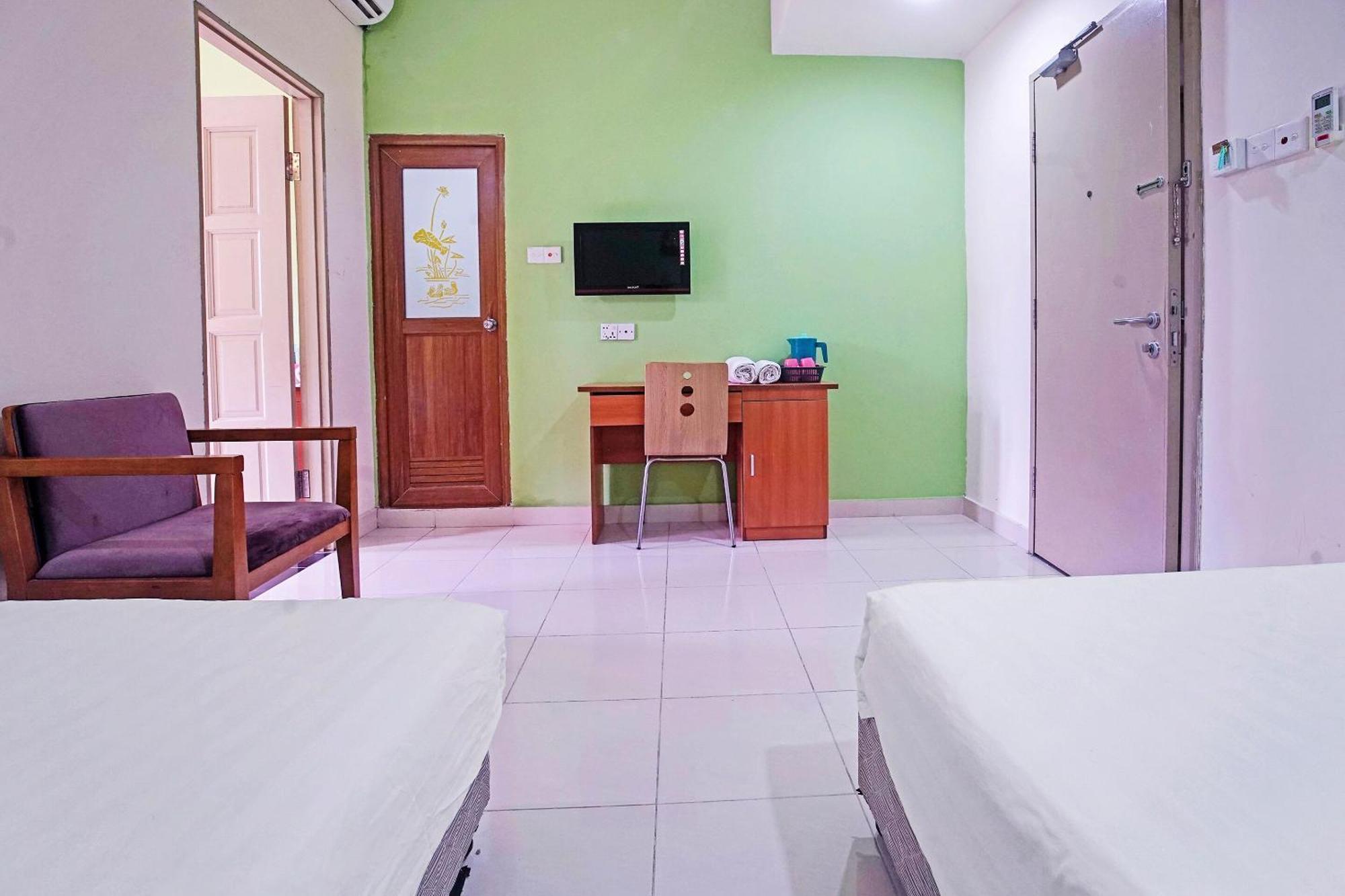 Hotel Night Queen Salak Tinggi Sepang Eksteriør bilde
