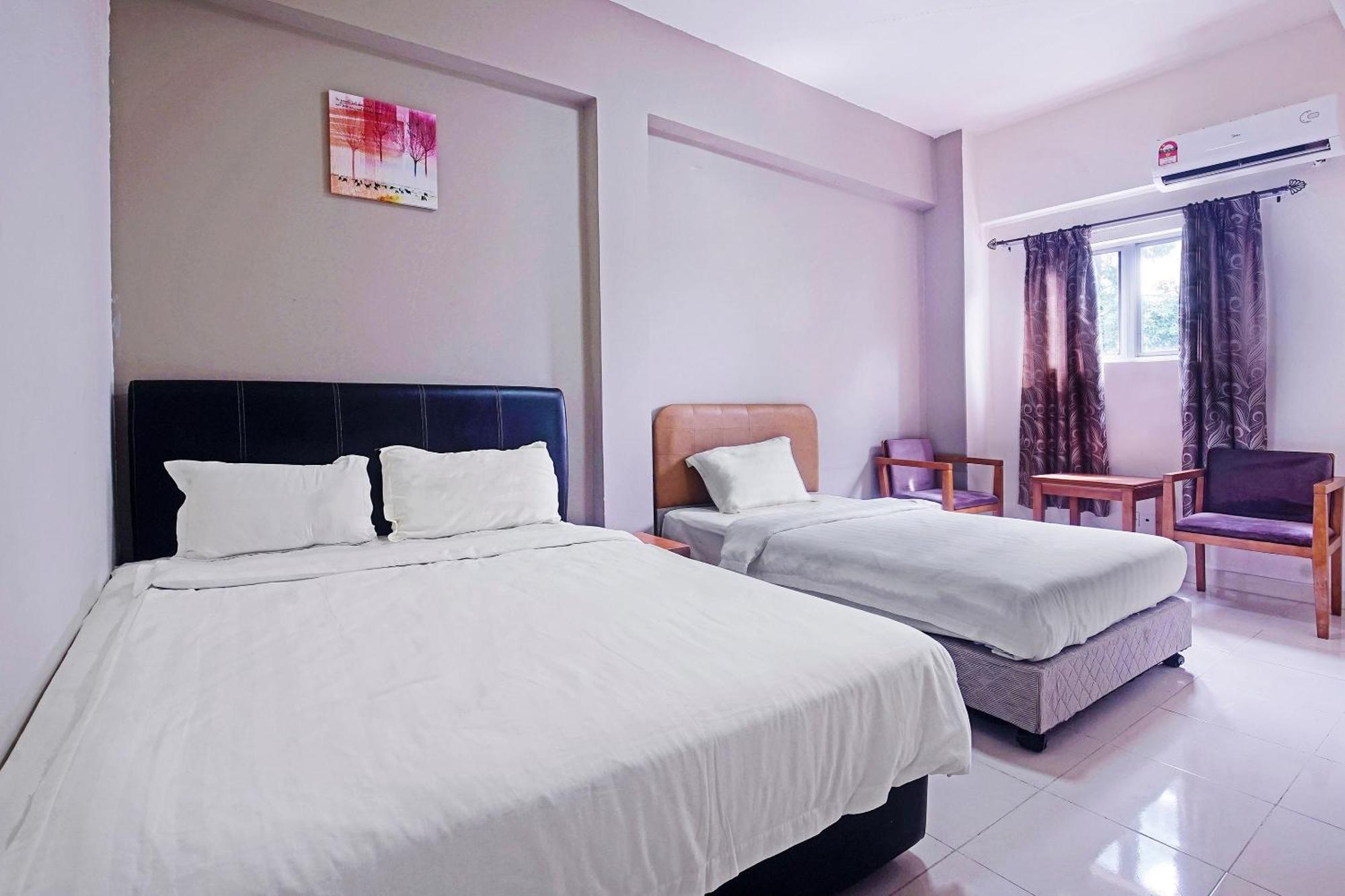 Hotel Night Queen Salak Tinggi Sepang Eksteriør bilde