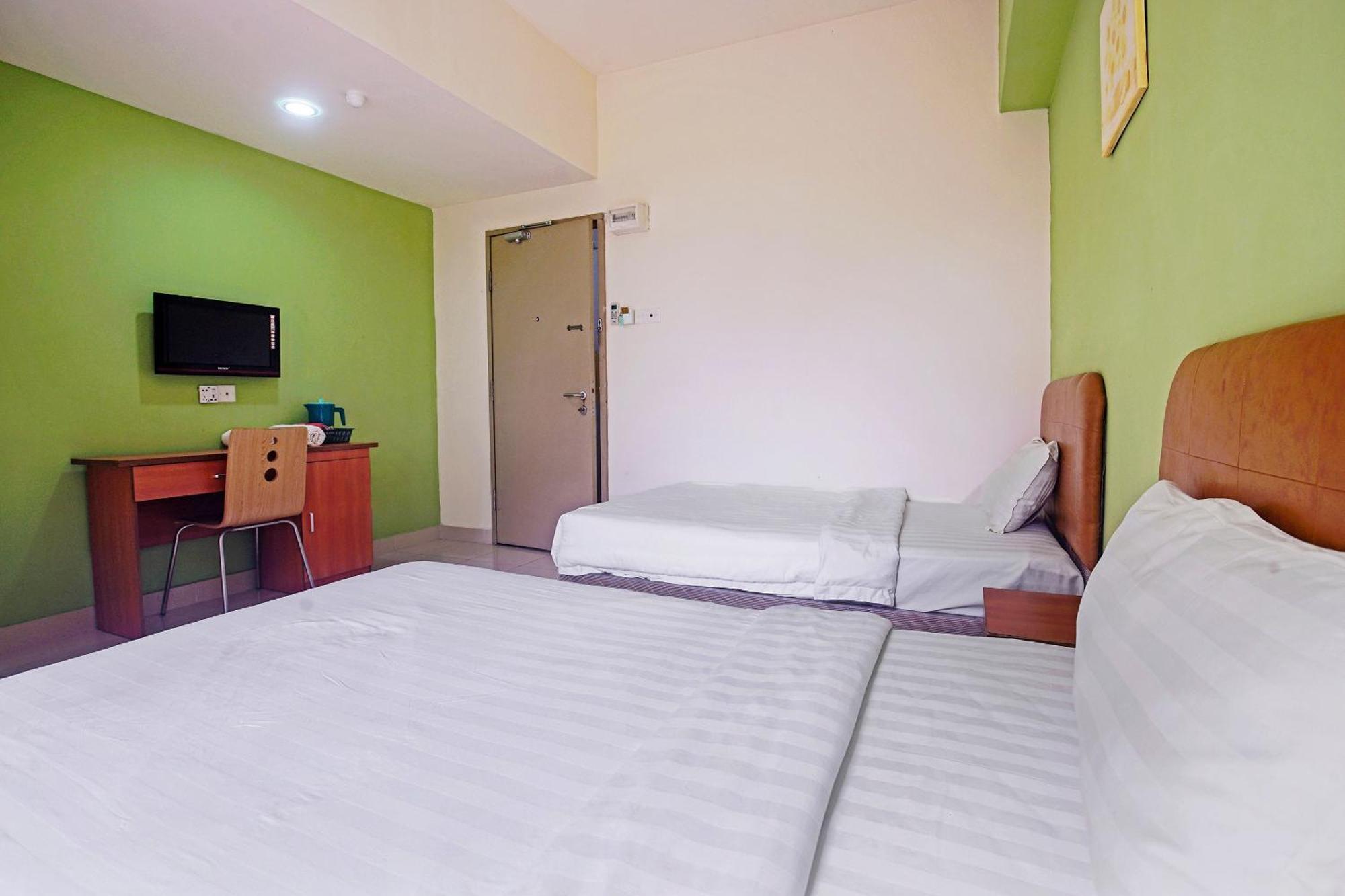 Hotel Night Queen Salak Tinggi Sepang Eksteriør bilde