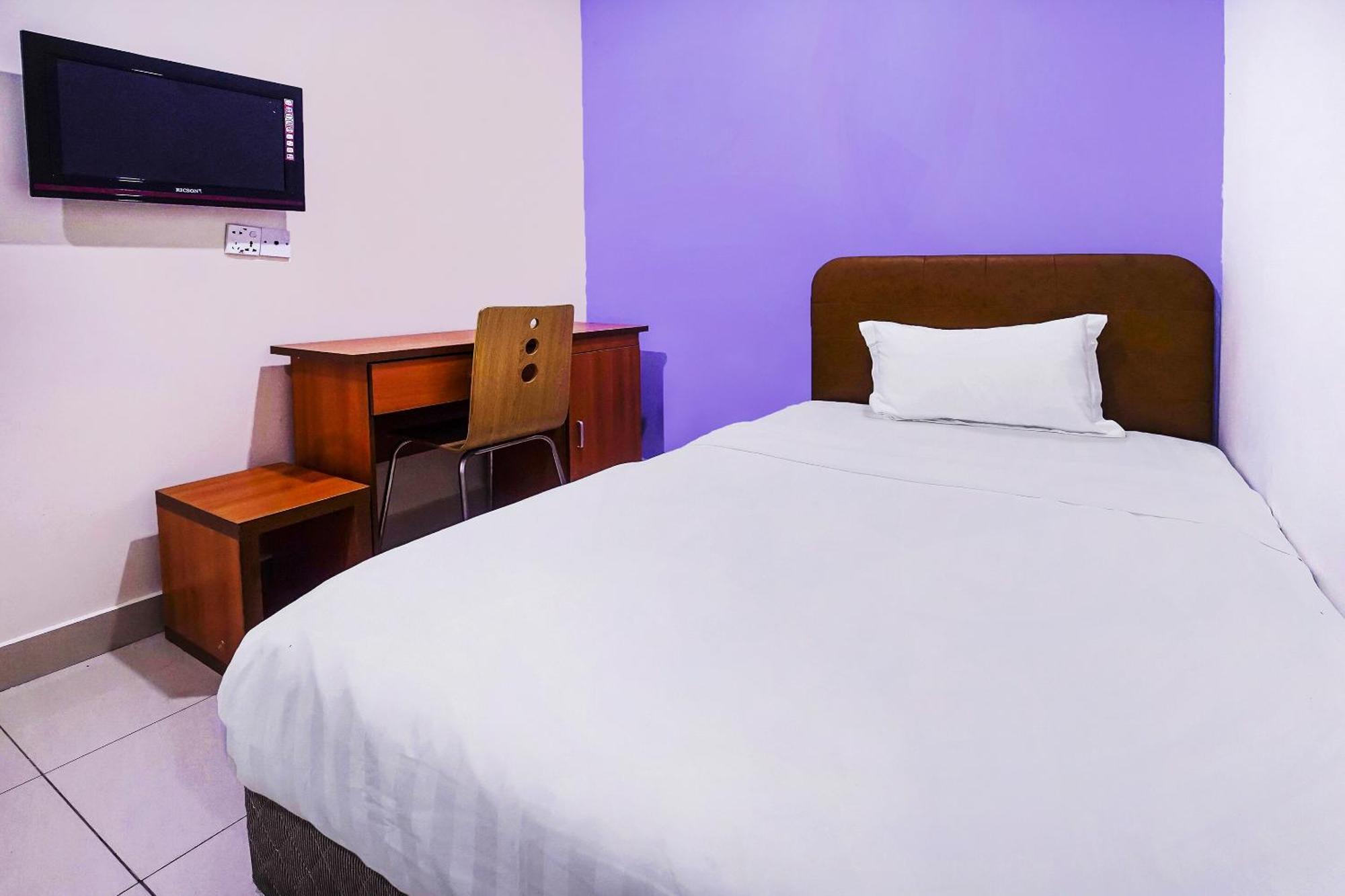 Hotel Night Queen Salak Tinggi Sepang Eksteriør bilde