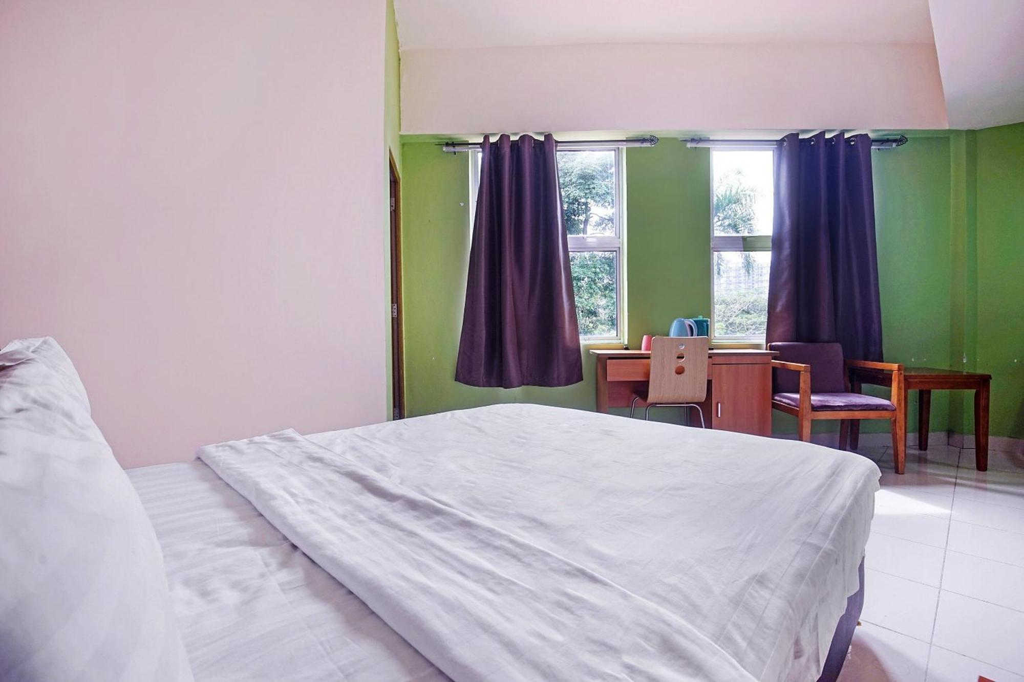 Hotel Night Queen Salak Tinggi Sepang Eksteriør bilde