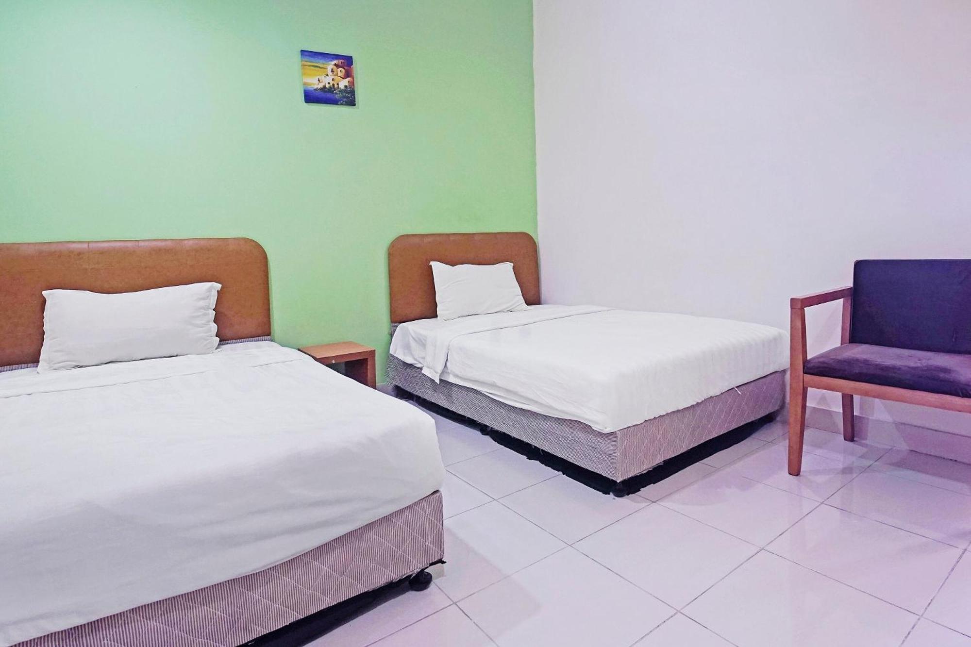 Hotel Night Queen Salak Tinggi Sepang Eksteriør bilde