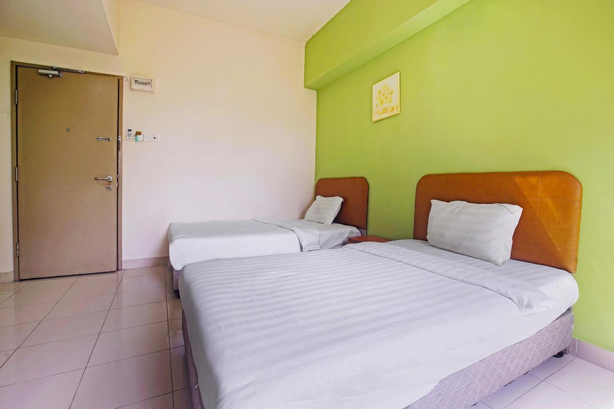 Hotel Night Queen Salak Tinggi Sepang Eksteriør bilde